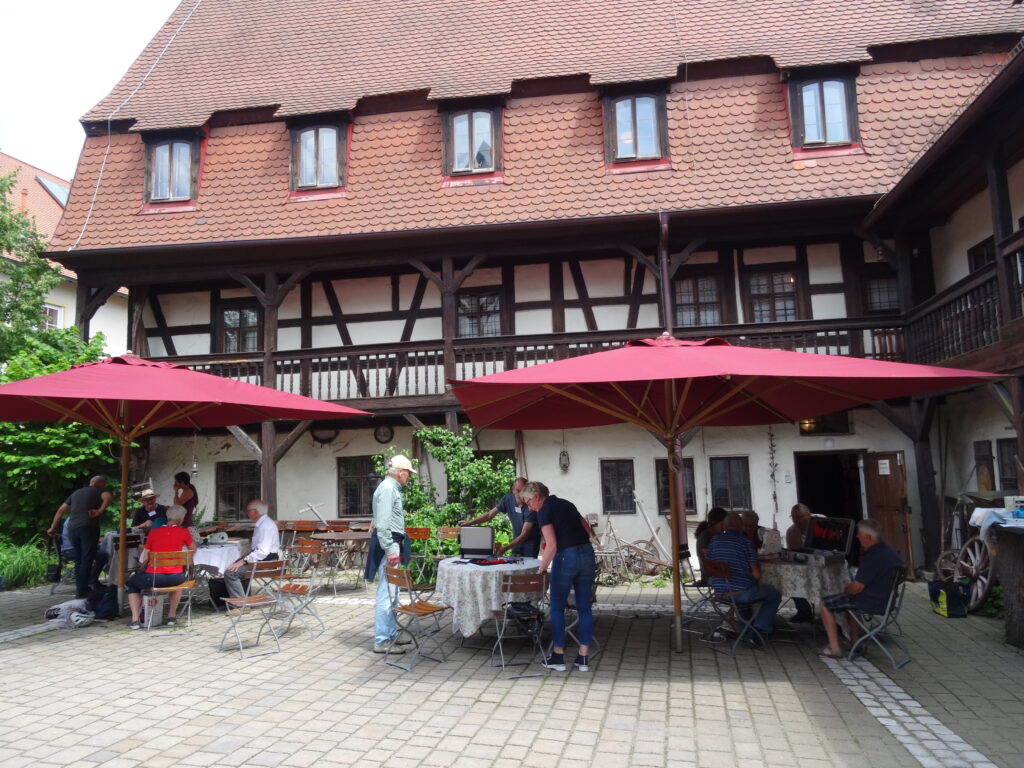 Im Sommer steht für die Reparaturen der Garten des Hirtenmuseums zur Verfügung
